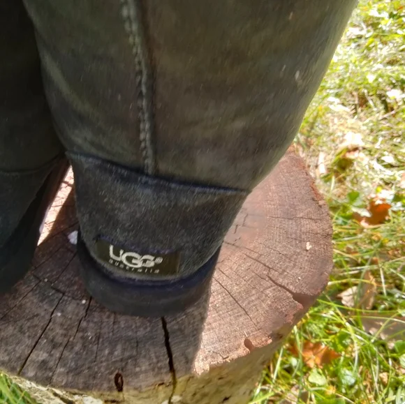 SOLD! UGG Boots in size W8 - Picture 3 of 4